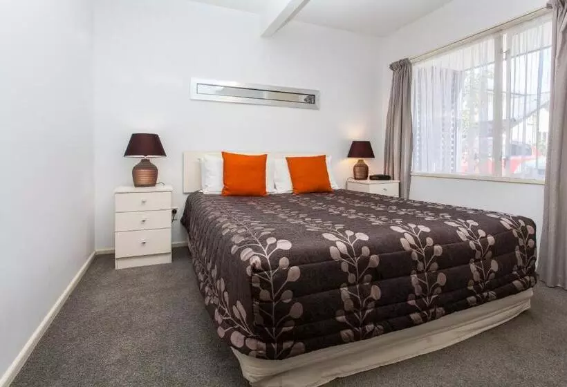 سوئیت خانواده 2 خوابه, Casino Court Motor Lodge
