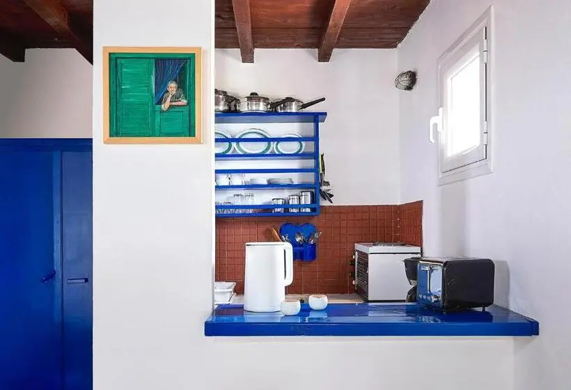 Standard-studio, Nakou Village