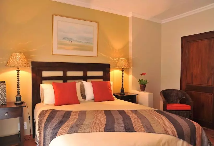 スタンダードルーム, Claires Of Sandton Luxury Guest House