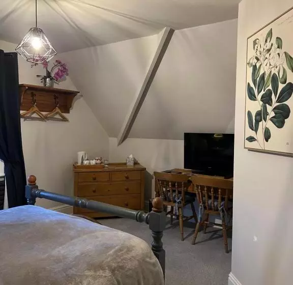 キングサイズベッドのスタンダードルーム, Overdale Room Only And Free Parking