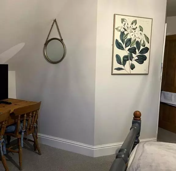キングサイズベッドのスタンダードルーム, Overdale Room Only And Free Parking
