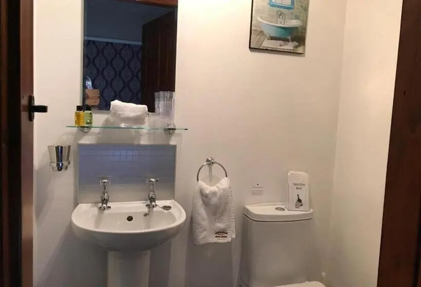 デラックスルーム, Overdale Room Only And Free Parking