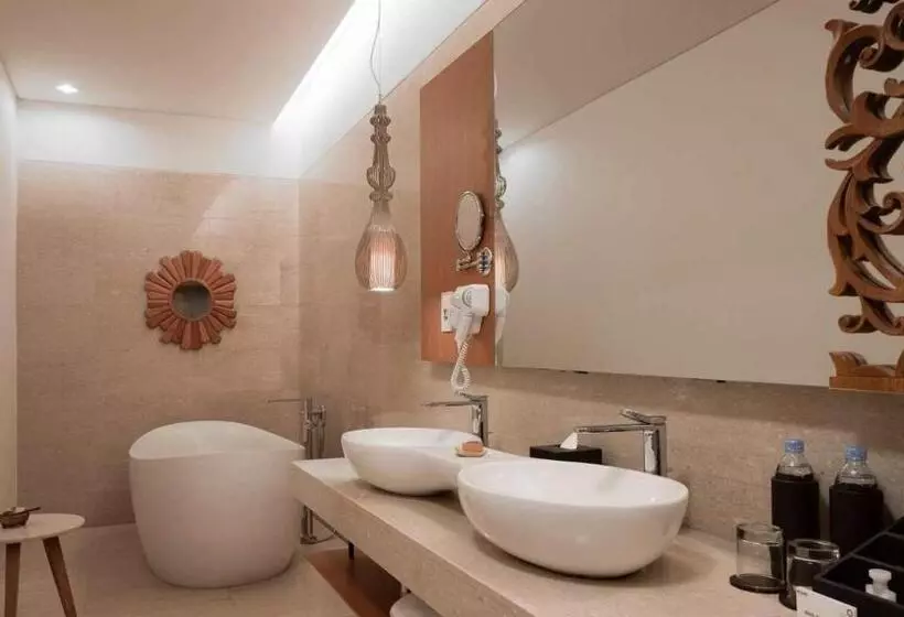 سوئیت 2 خوابه, MERUSAKA Nusa Dua