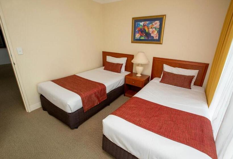 Апартаменты 3 Спальни, Springwood Tower Apartment