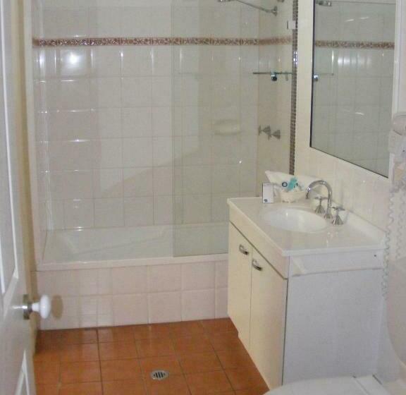 オーシャンビューバルコニー付きワンベッドルームアパートメント, The York Beachfront Holiday Apartments