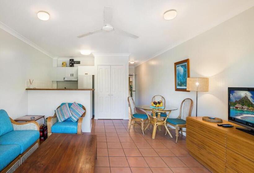 オーシャンビューバルコニー付きワンベッドルームアパートメント, The York Beachfront Holiday Apartments