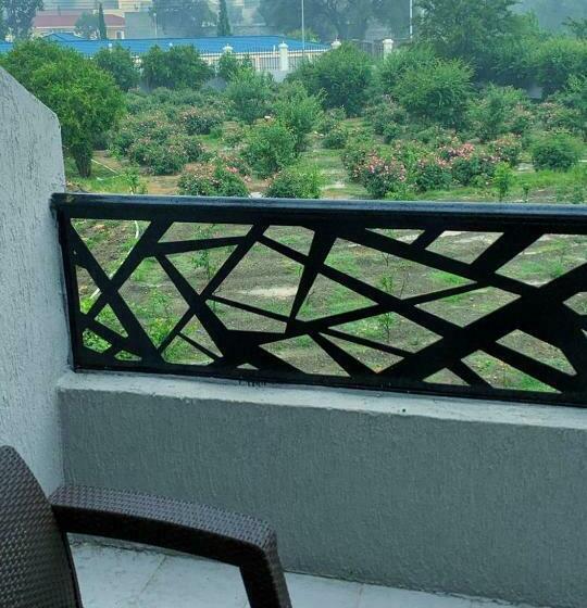 إستوديو قياسى مطلّ علي الحديقة, بيات للنزل السياحية