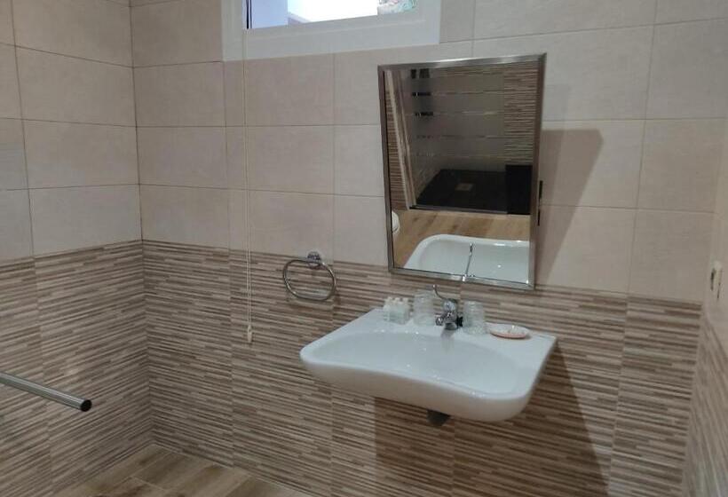 Quarto Standard para Deficientes, Donas E Cabaleiros