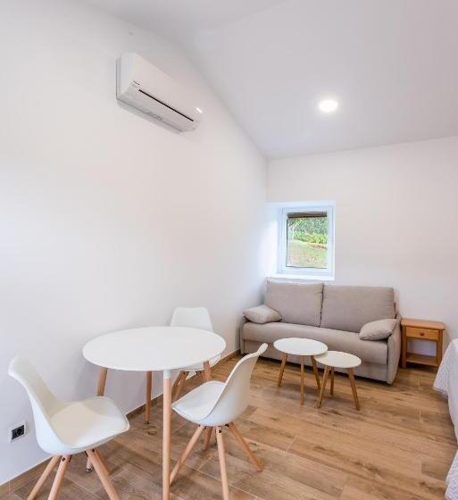 Quarto deluxe, Donas E Cabaleiros