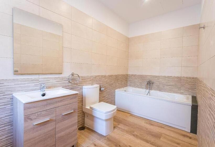 Quarto deluxe, Donas E Cabaleiros