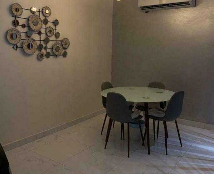 غرفة قياسية مطلّة علي حمام السباحة, شاليه سدرة فاطمه