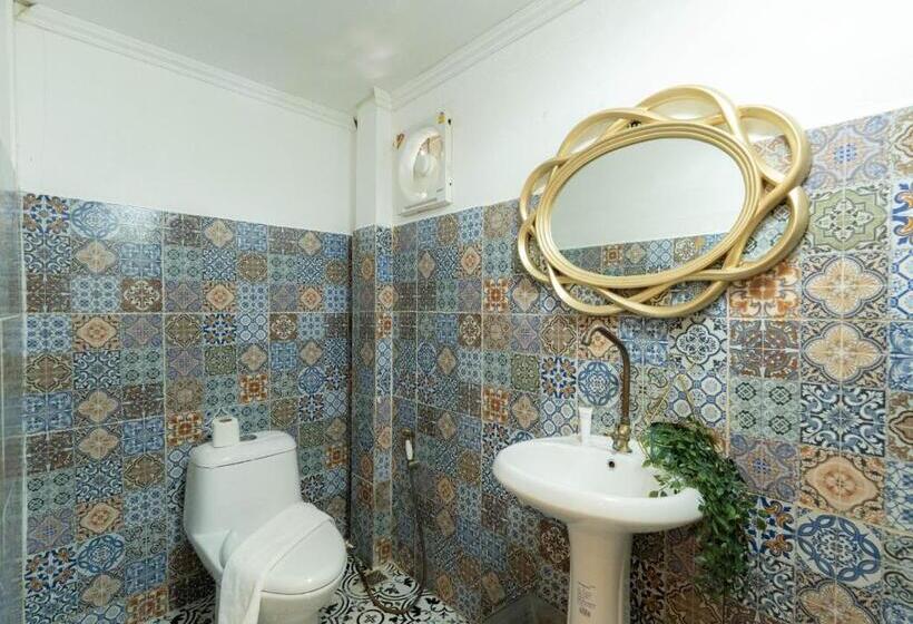 キングサイズベッドのスーペリアルーム, Roomquest Baan Khun Phra The Iconic Residence