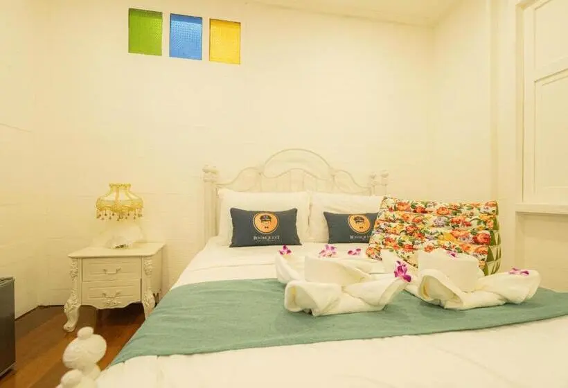 キングサイズベッドのスーペリアルーム, Roomquest Baan Khun Phra The Iconic Residence
