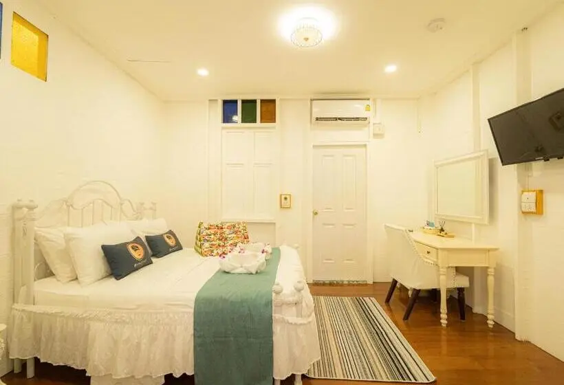 キングサイズベッドのスーペリアルーム, Roomquest Baan Khun Phra The Iconic Residence