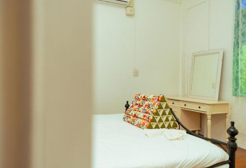 キングサイズベッドのスーペリアルーム, Roomquest Baan Khun Phra The Iconic Residence