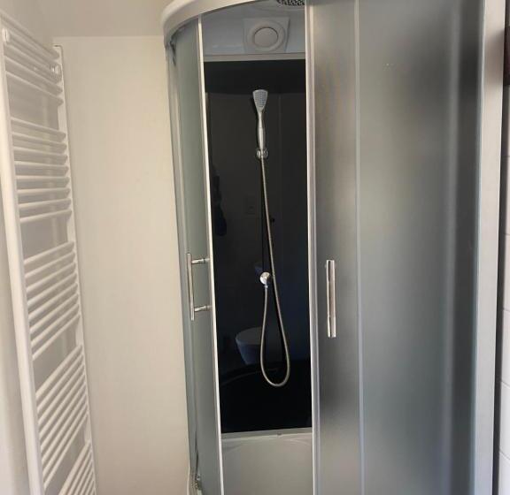 四人标准间, Droom B&b čermná