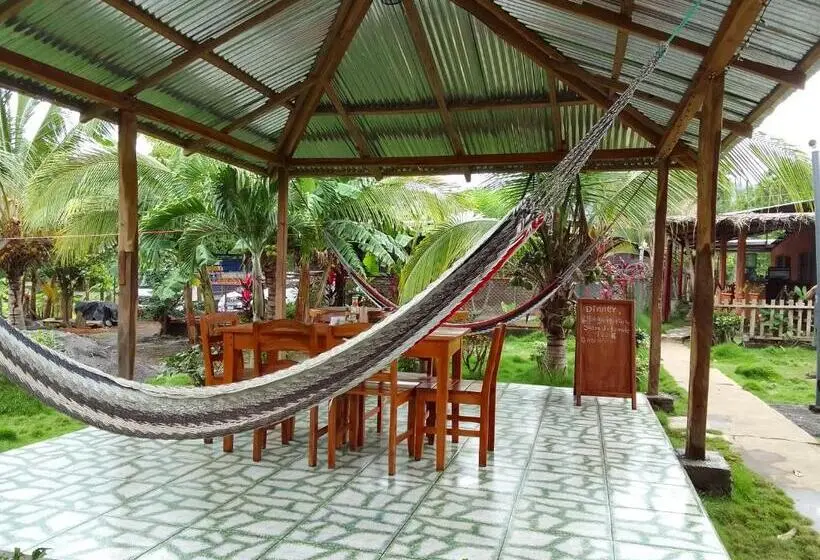 ファミリールーム, Hostal Bullshark