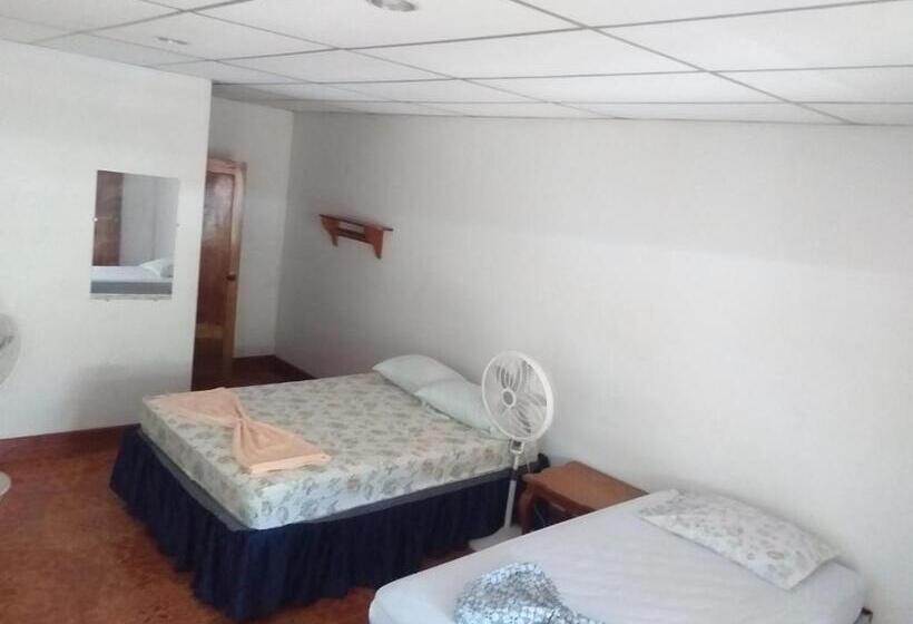 غرفة عائلية, Hostal Bullshark