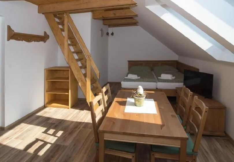 Duplex-huoneisto 1 Makuuhuone, Penzion Konvalinka
