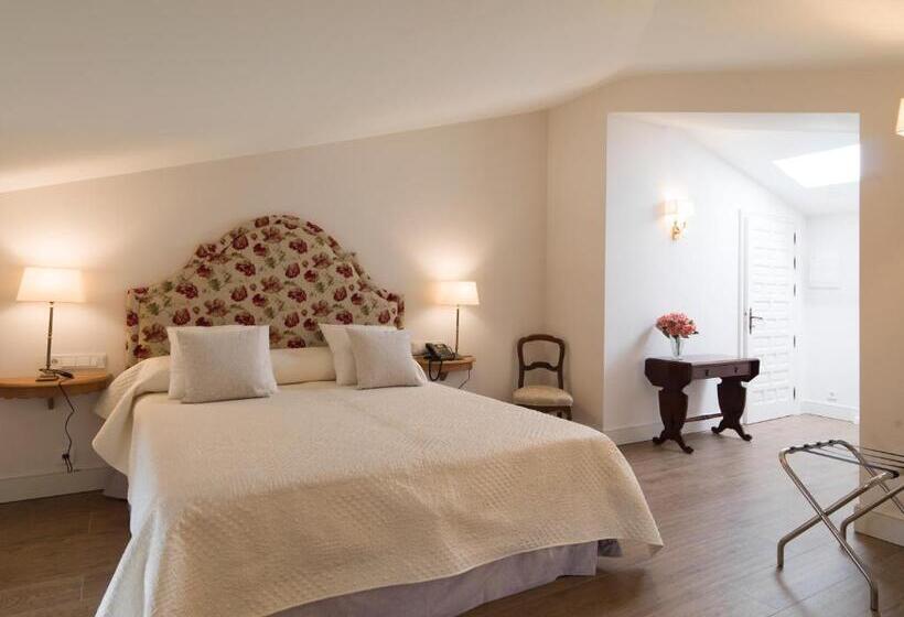 جناح جونيور, Hospedium Hotel La Lozana