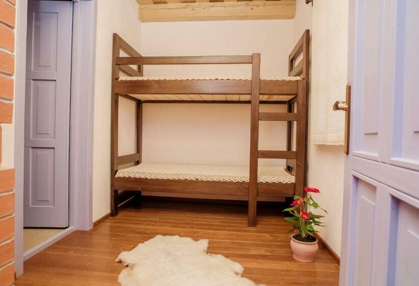 Семейный Номер, Körtövés Guest Village