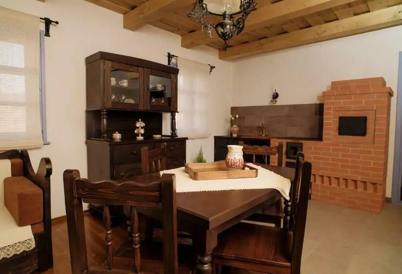 ファミリールーム, Körtövés Guest Village