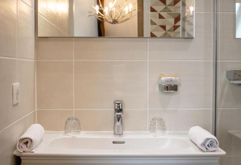 Номер Стандарт, Les Enclos Secrets