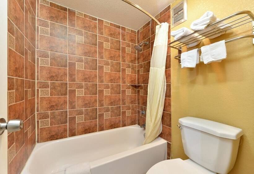 غرفه قياسيه سريرين مزدوجين, Americas Best Value Inn Schulenburg