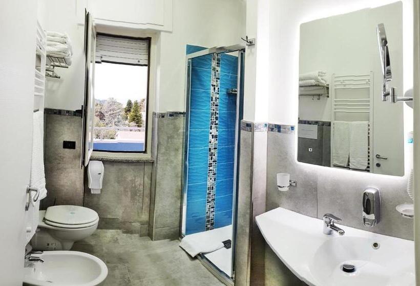 اتاق لوکس با چشم‌انداز دریا, Blu Eden