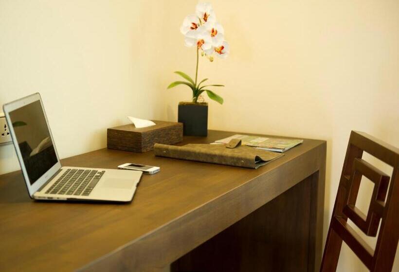 اتاق لوکس, Emerald Palace