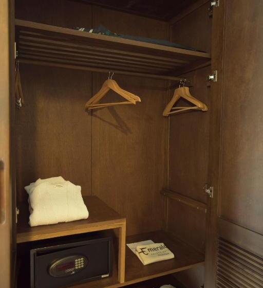 اتاق لوکس, Emerald Palace