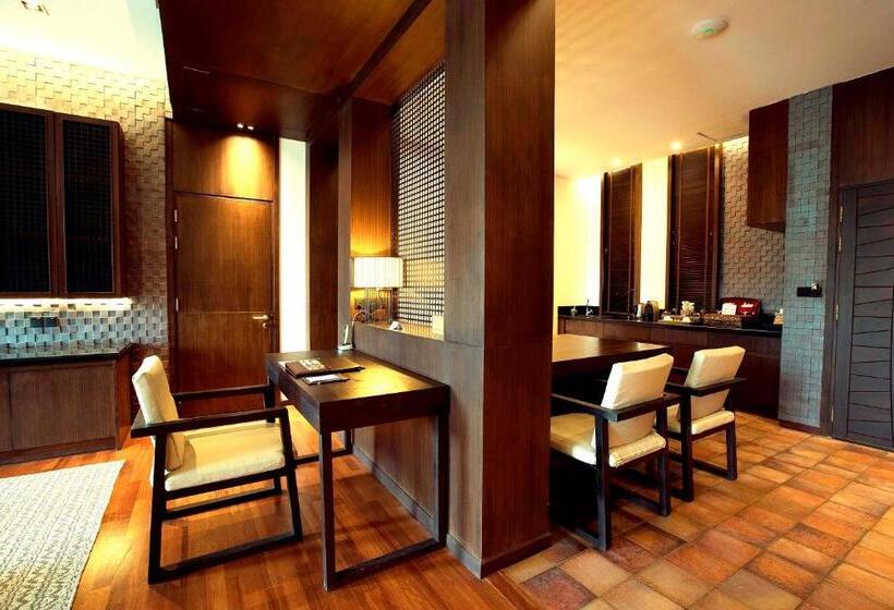 سوییت اجرایی, Emerald Palace