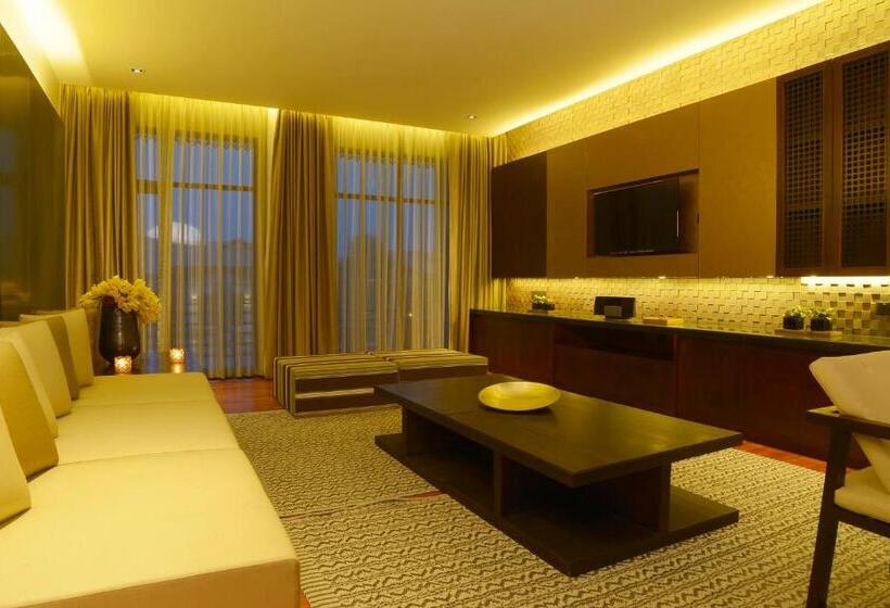 سوییت اجرایی, Emerald Palace