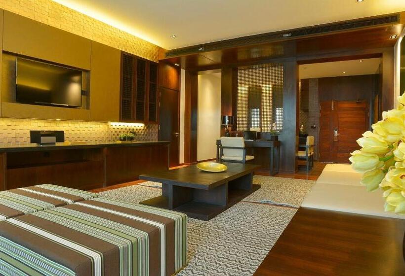 سوییت اجرایی, Emerald Palace