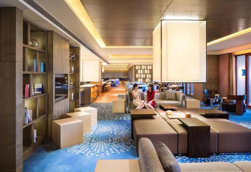 غرفة عائلية مطلّة علي البحر, Haikou Marriott