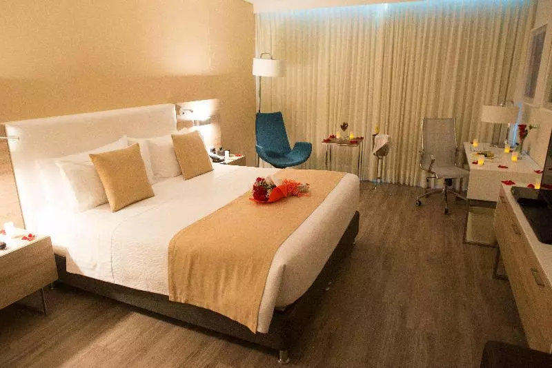 キングサイズベッドのエクゼクティブルーム, Holiday Inn Cúcuta, An Ihg