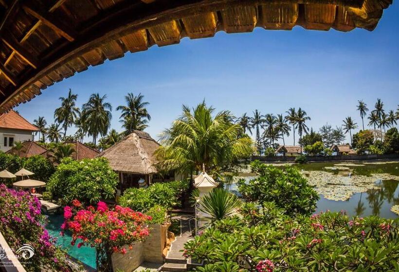 غرفة ديلوكس مطلة على حمام السباحة, Rama Shinta Hotel Candidasa