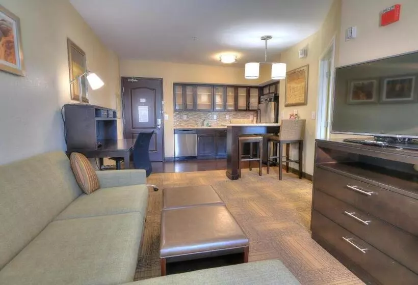 身障者適用キングサイズベッドルーム, Staybridge Suites Knoxville West, An Ihg