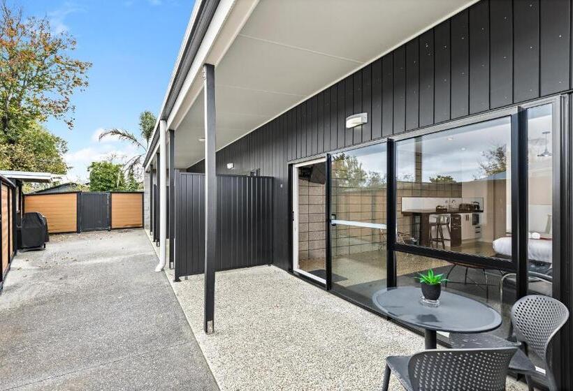 إستوديو سوبيريور, Matakana Motel