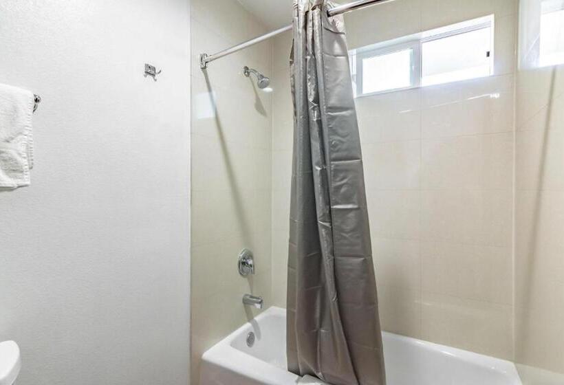 اتاق استاندارد با تخت بزرگ, Motel 6anaheim, Ca
