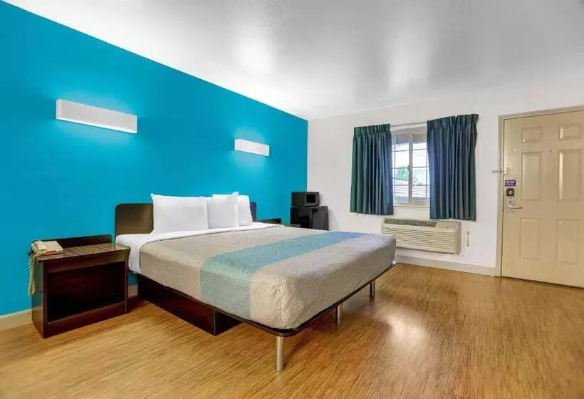 اتاق استاندارد با تخت بزرگ, Motel 6anderson, Ca Redding Airport