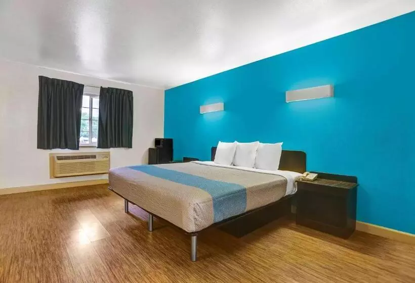 اتاق استاندارد با تخت بزرگ برای معلولان, Motel 6anderson, Ca Redding Airport