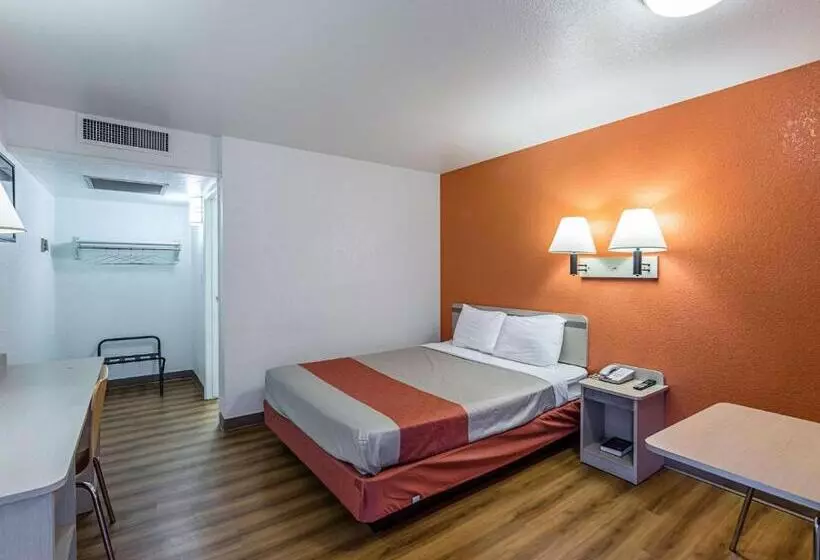 スタンダードルーム, Motel 6yreka, Ca