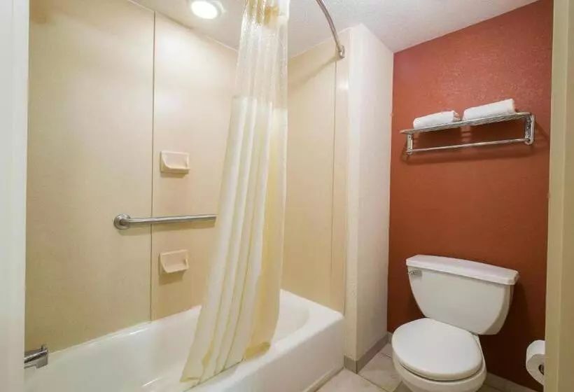 キングサイズベッドのスイートルーム, Red Roof Inn & Suites Philadelphia  Bellmawr