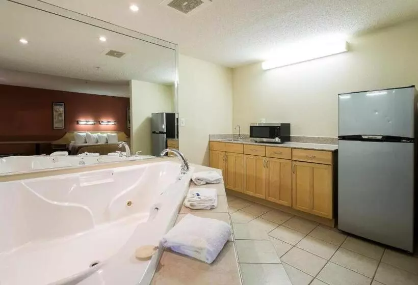 キングサイズベッドのスイートルーム, Red Roof Inn & Suites Philadelphia  Bellmawr