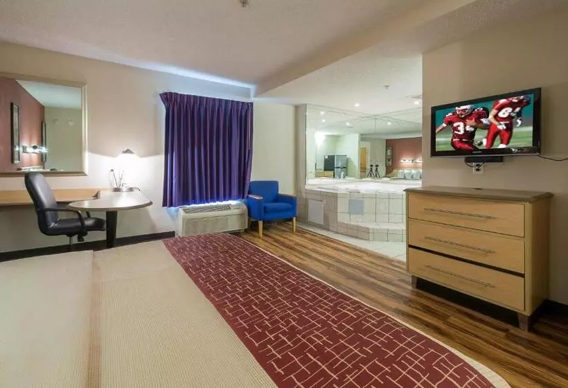 キングサイズベッドのスイートルーム, Red Roof Inn & Suites Philadelphia  Bellmawr