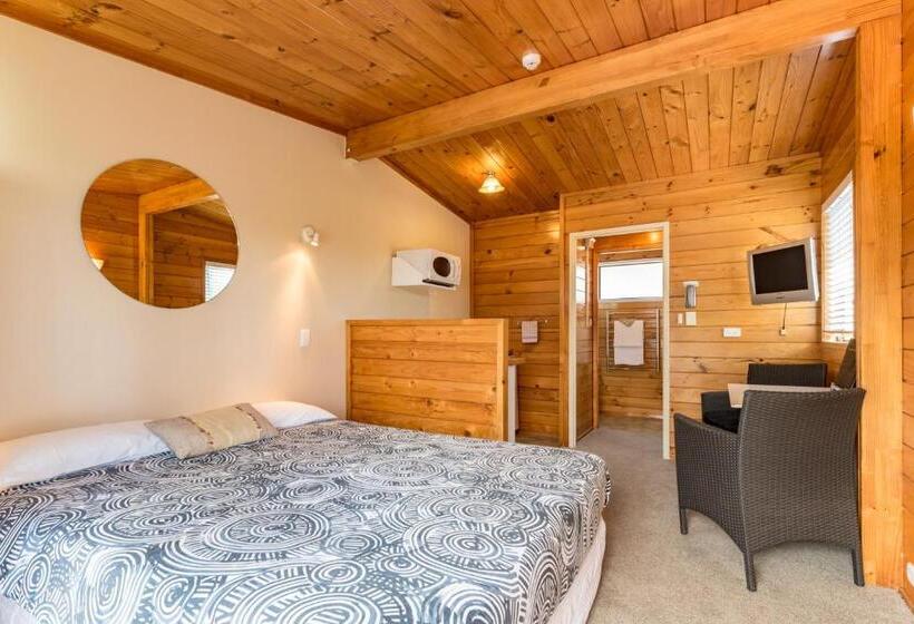 经济型工作室, Outrigger Motel