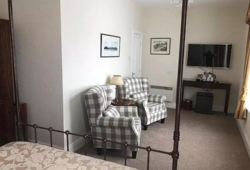 スーペリアスタジオ, Adcote House Exclusive For Adults