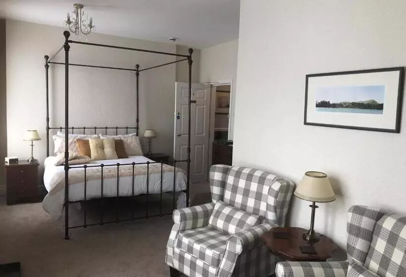 スーペリアスタジオ, Adcote House Exclusive For Adults