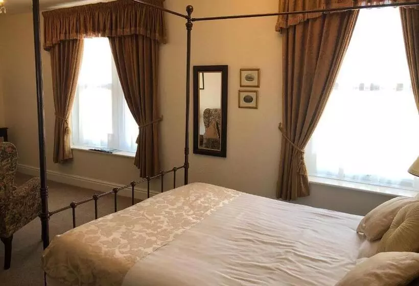 スーペリアスタジオ, Adcote House Exclusive For Adults